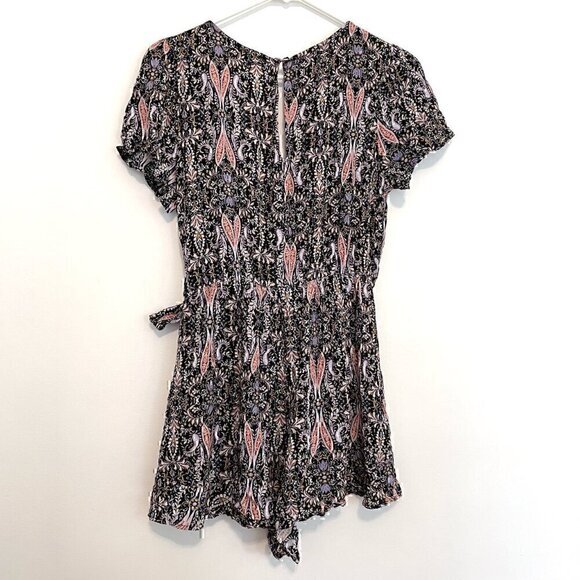 LUSH Black Multi Paisley Floral Short Sleeve Boho Surplice / Faux Wrap Romper L - Picture 9 of 13